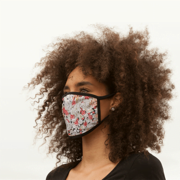 Gesichtsmaske Gesichtsmaske aufgesetzt