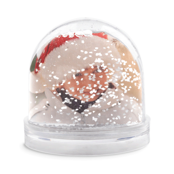 Es schneit in der Schneekugel