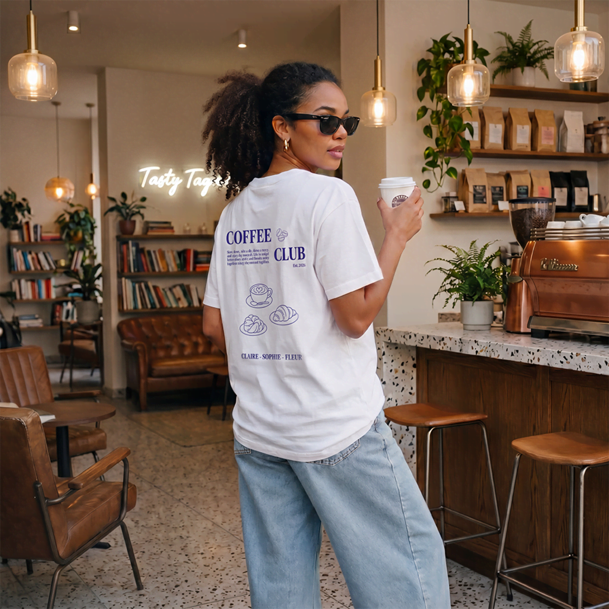 Weisses T-Shirt mit Rueckendruck