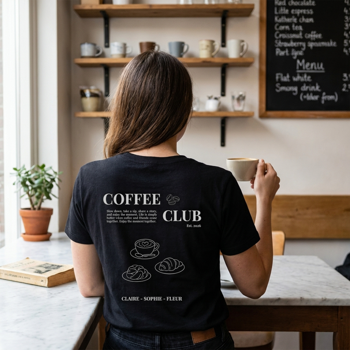 Schwarzes T-Shirt mit Rueckendruck