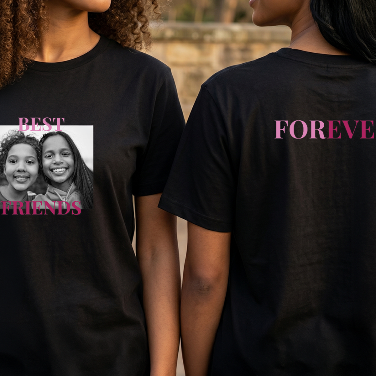 Schwarzes T-Shirt Vorder und Rueckseite