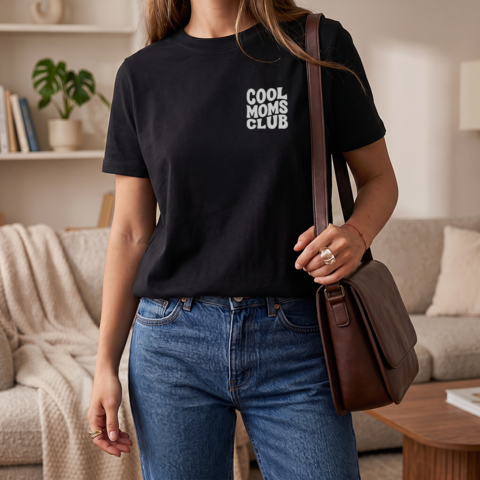 Schwarzes T-Shirt mit Aufdruck