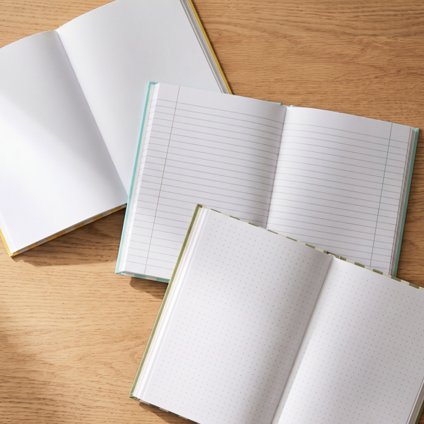 Notizbuch aufgeschlagen Notizbuch aufgeschlagen