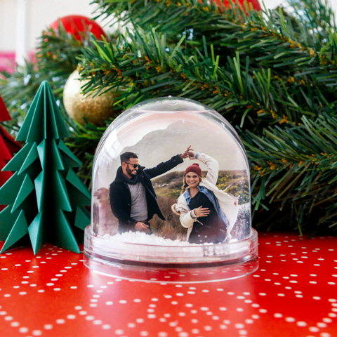 Kerstcadeau voor hem sneeuwbol