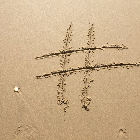 Hashtag in het zand Hashtag in het zand