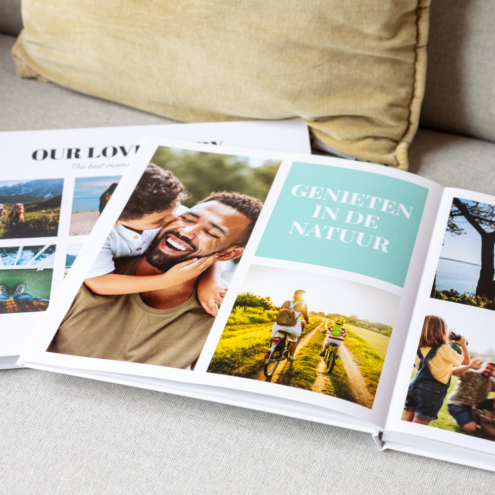vlakliggend fotoboek open vader en zoon 30x30 vlakliggend fotoboek open vader en zoon 30x30