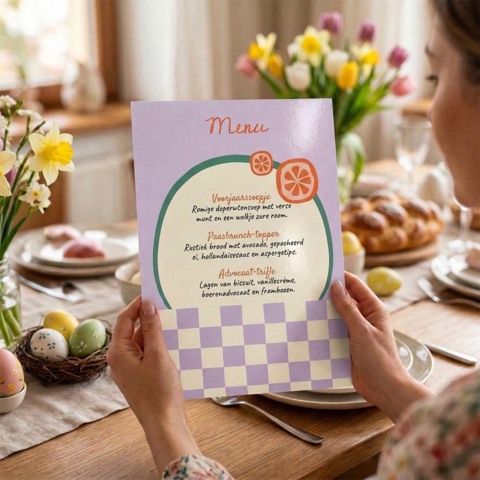 Tafel vol paaseieren en broodjes Tafel vol paaseieren en broodjes