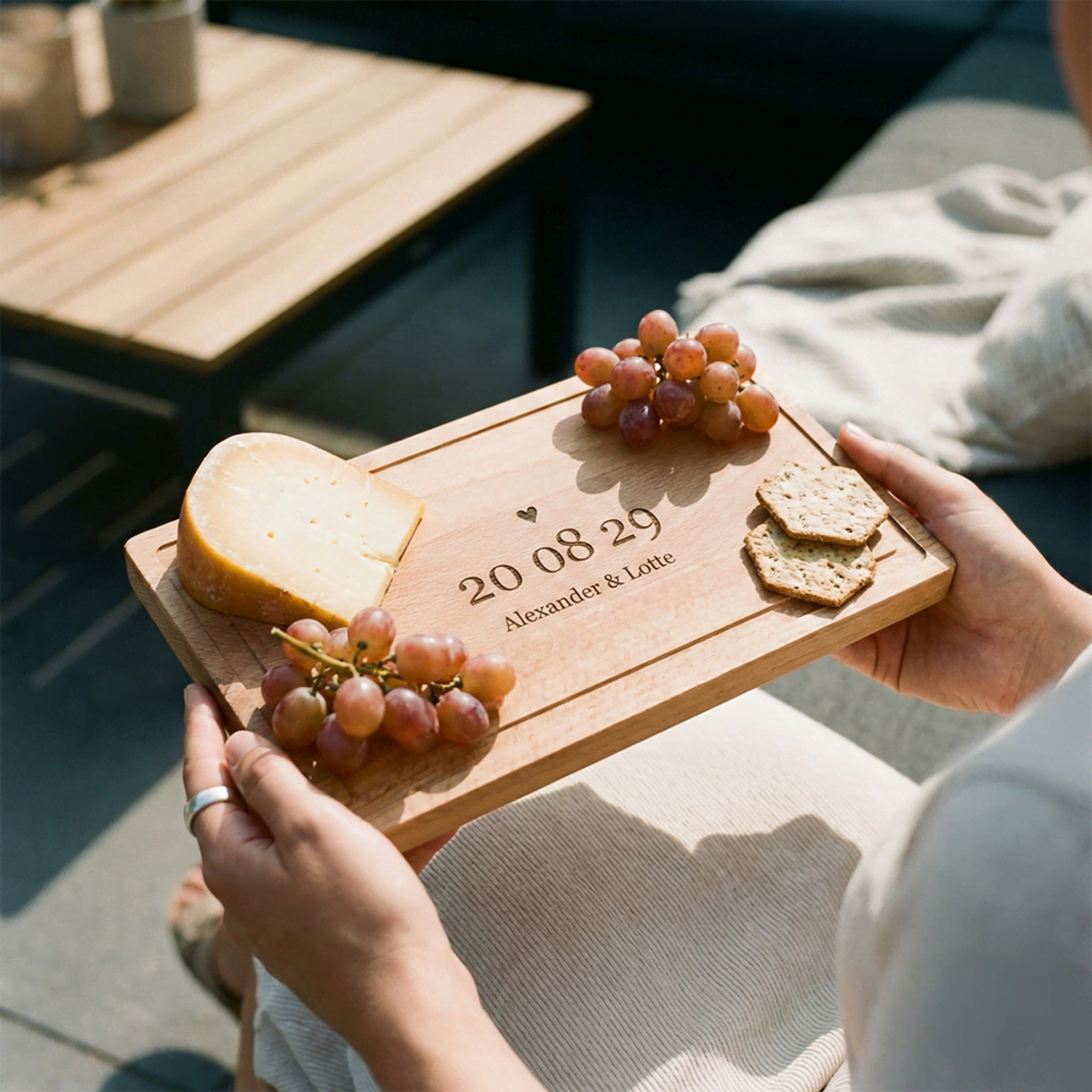 Borrelplank graveren voor alexander en lotte