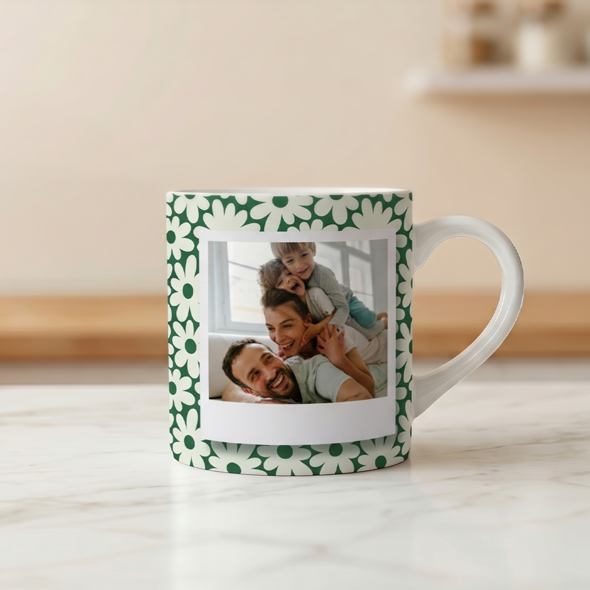 Koffiemok met groene bloemenprint Koffiemok met groene bloemenprint