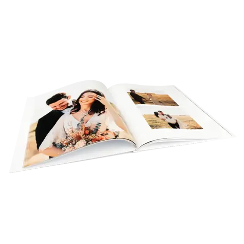 Huwelijk fotoboeken opengeslagen