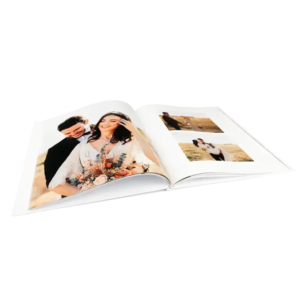 Huwelijk fotoboeken opengeslagen
