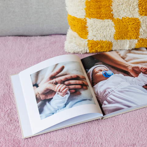 Open boek babyfoto