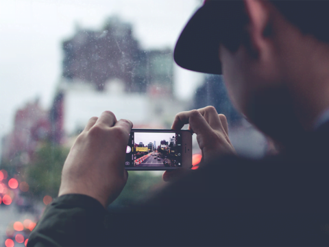Het is ook mogelijk om je telefoon te gebruiken bij timelapse fotografie Het is ook mogelijk om je telefoon te gebruiken bij timelapse fotografie
